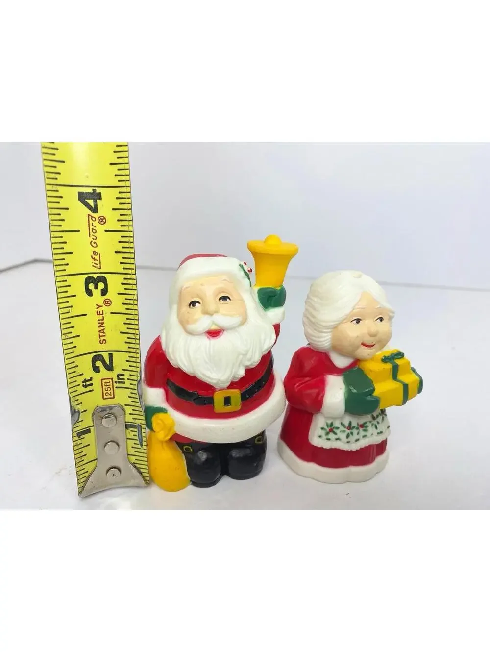 Vintage- 1986 McCrory Corp Mr. and Mrs. Claus Salt and Pepper Shakers